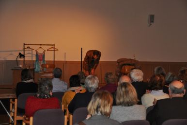 Michael Grunert mit "Schlachter-Tango" im Burgsaal der Wewelsburg